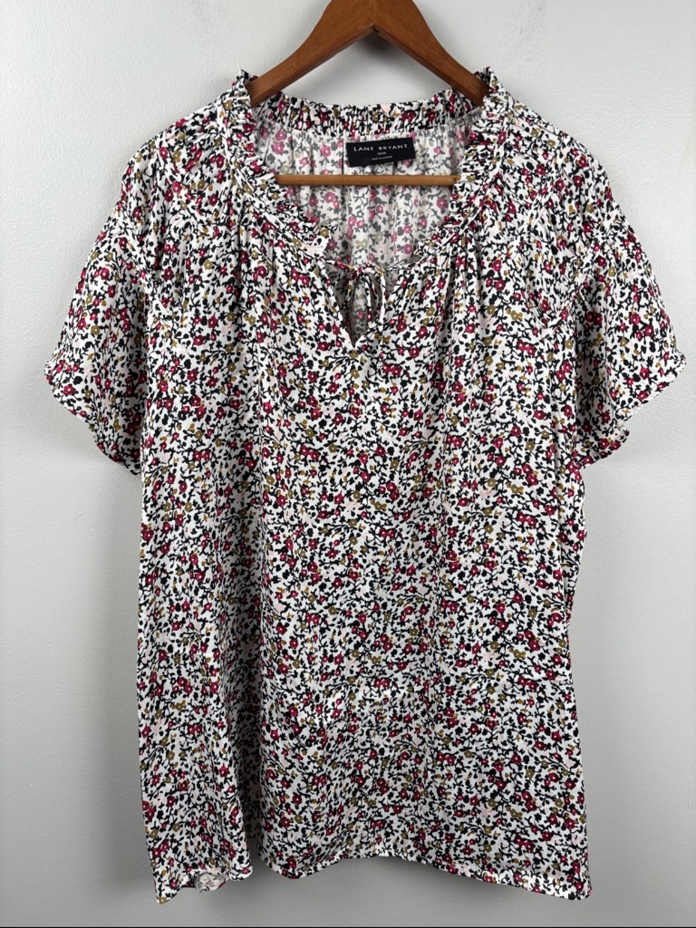 Lane Bryant 18/20 White Floral Tie-Neck Short Sleeve Top smooth breathable